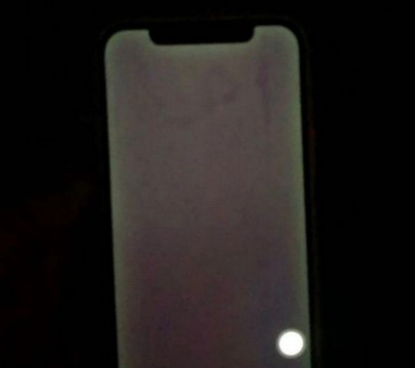 柳江苹果手机维修分享苹果客服回应 iPhone 12 屏幕“发绿”问题 